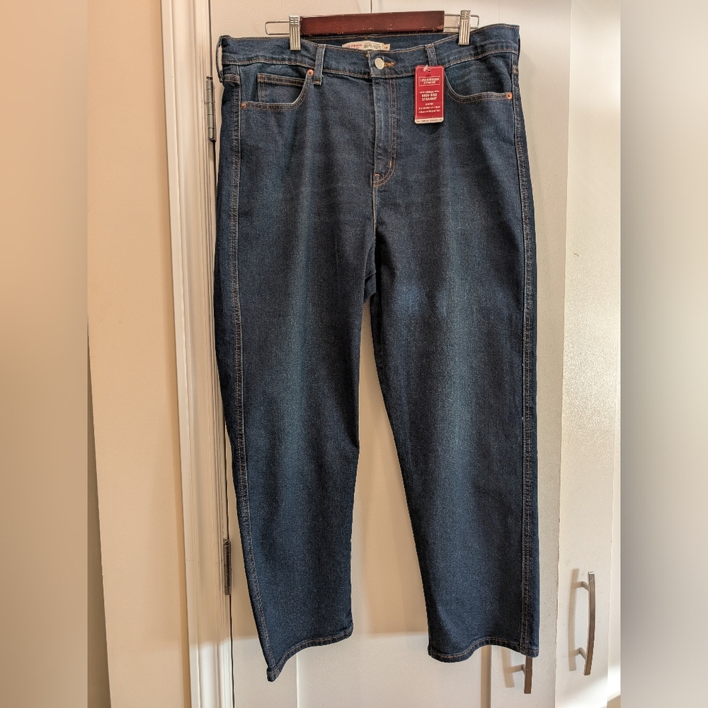 NWT LEVI'S HERITAGE HIGH RISE STRAIGHT,18